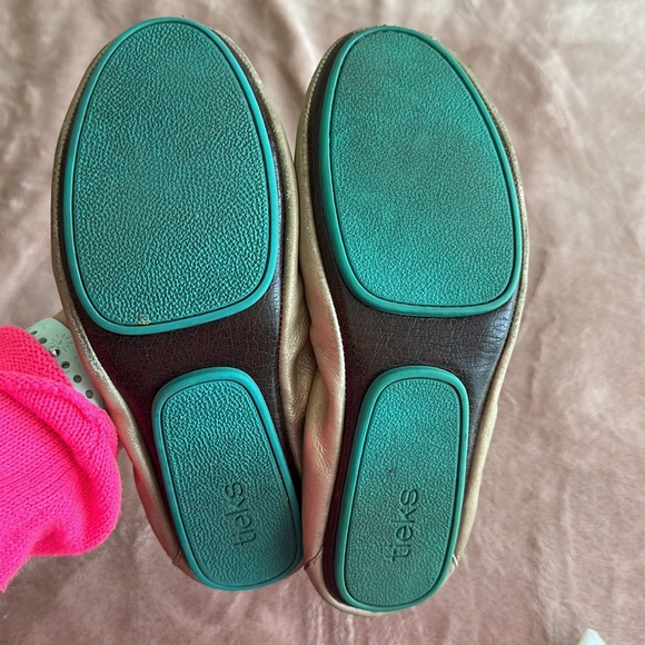 Champagne Tieks Size 7 - Picture 2 of 4